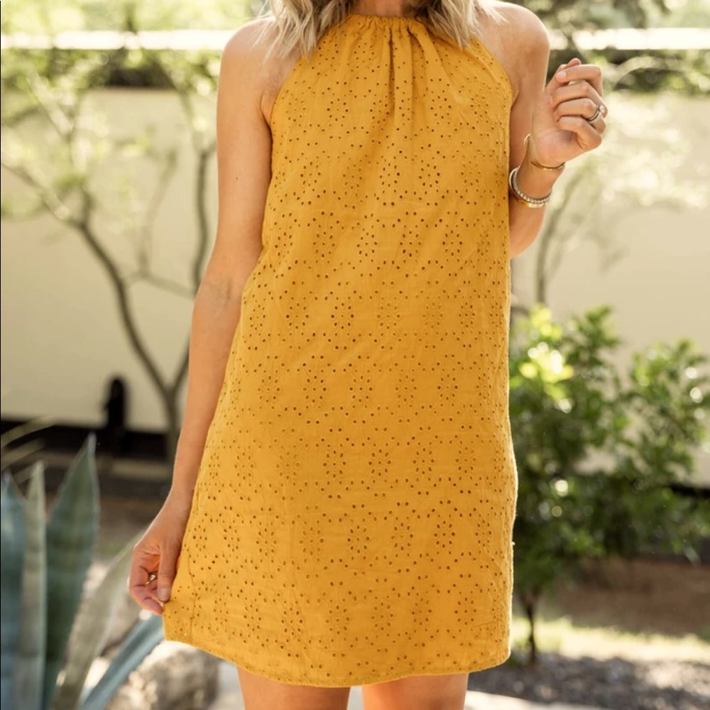 GibsonLook Yellow Dress Eyelet Halter Tie Neck Lined Cotton Sundress Golden NWT